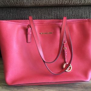 Michael Kors Jet Set Tote Medium